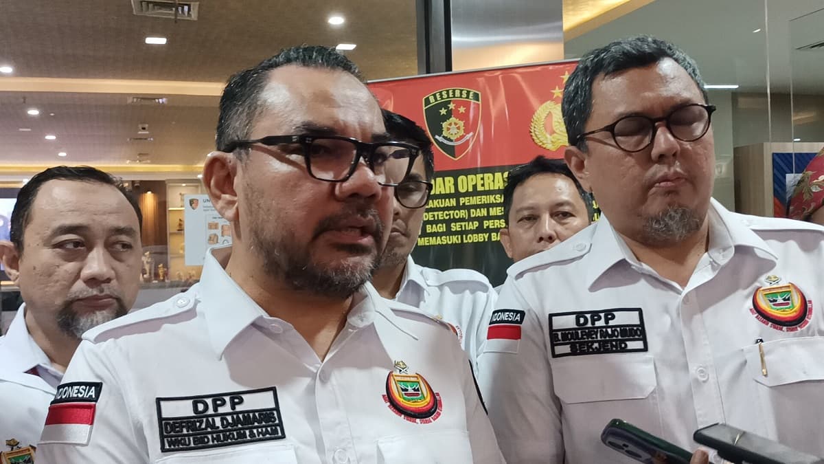 Buntut Ucapan Masyarakat Sumbar Barbar, Abu Janda Dilaporkan ke Bareskrim Terkait Ujaran SARA Buntut Ucapan Masyarakat Sumbar Barbar, Abu Janda Dilaporkan ke Bareskrim Terkait Ujaran SARA