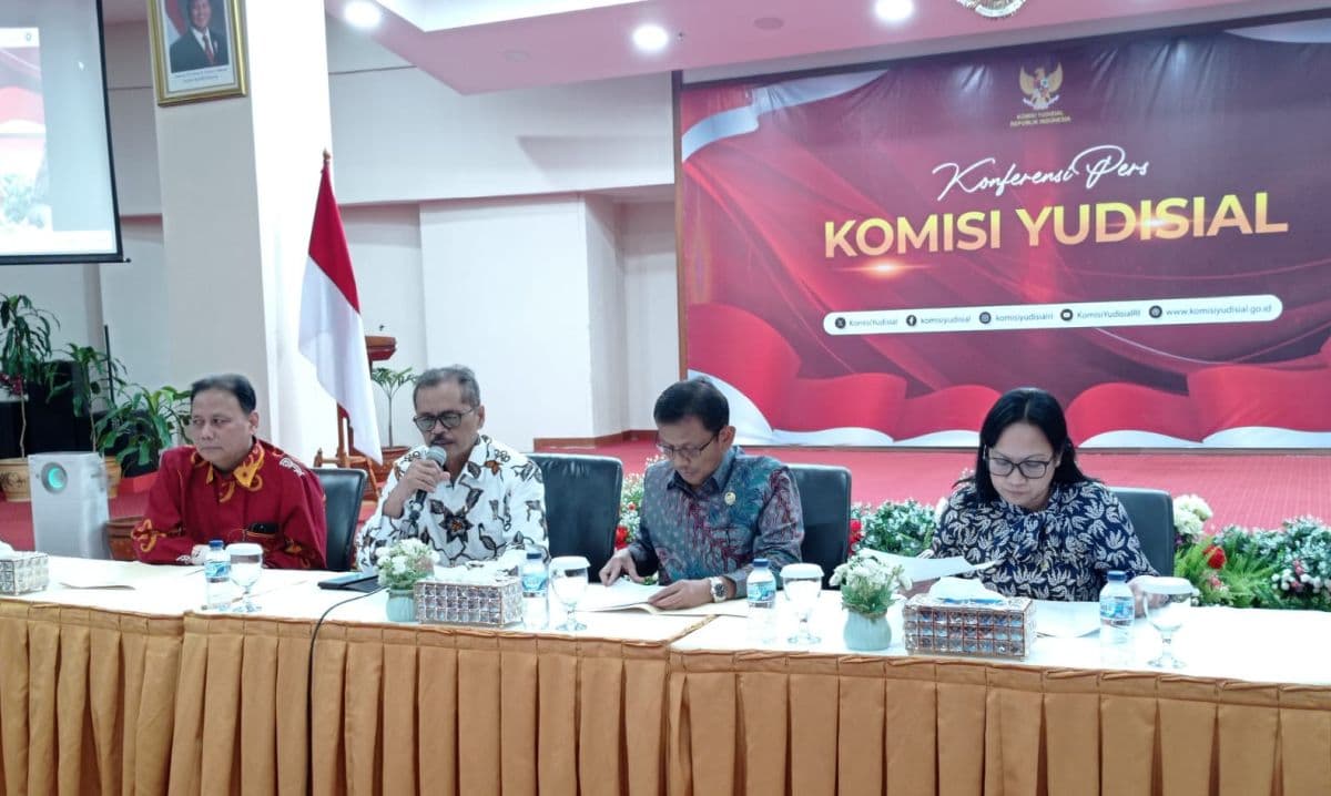 KY Minta Publik Ikut Telusuri Rekam Jejak Calon Hakim Agung KY Minta Publik Ikut Telusuri Rekam Jejak Calon Hakim Agung