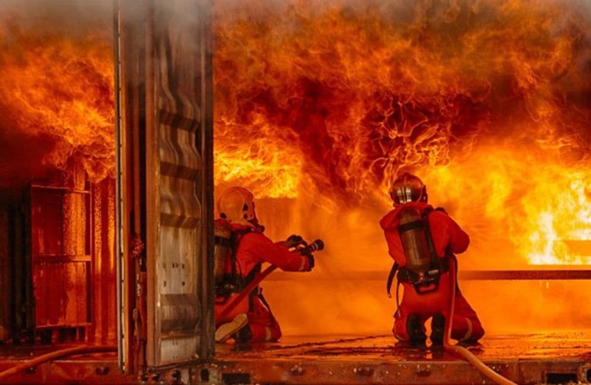 Mobil VW Caravelle Terbakar di Basement Apartemen di Jaksel, 13 Unit Damkar Dikerahkan Mobil VW Caravelle Terbakar di Basement Apartemen di Jaksel, 13 Unit Damkar Dikerahkan