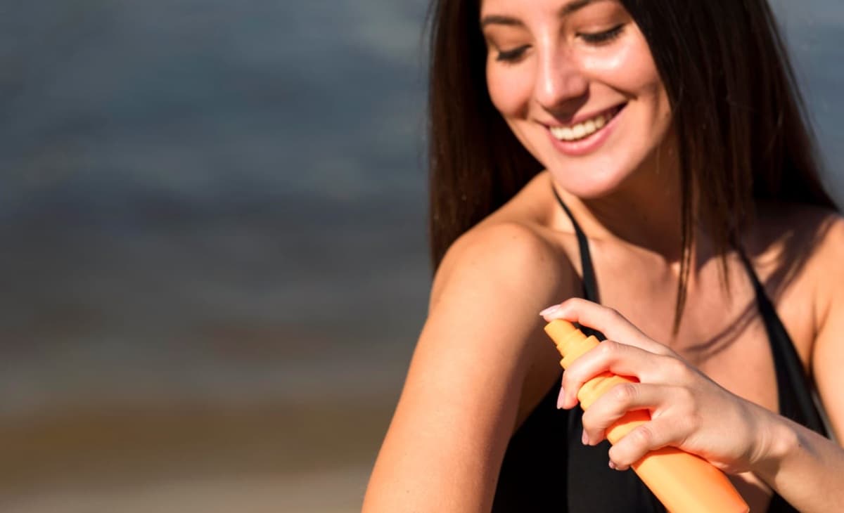 4 Sunscreen Spray yang Cocok Buat Touch Up Anti Ribet 4 Sunscreen Spray yang Cocok Buat Touch Up Anti Ribet