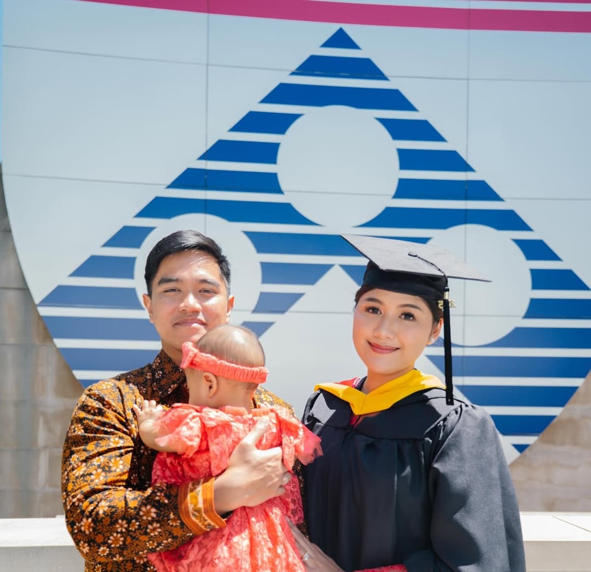Profil dan Potret Erina Gudono yang Resmi Lulus S2 dengan IPK Sempurna 4.00 di University of Pennsylvania Profil dan Potret Erina Gudono yang Resmi Lulus S2 dengan IPK Sempurna 4.00 di University of Pennsylvania