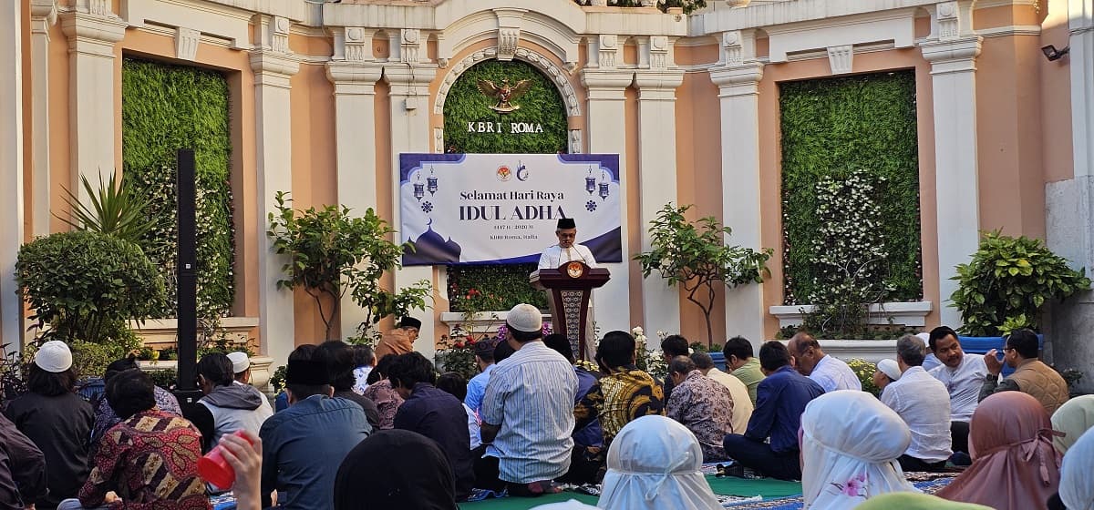 Rayakan Iduladha, KBRI Roma Gelar Salat Berjamaah dan Berbagi Daging dengan WNI Rayakan Iduladha, KBRI Roma Gelar Salat Berjamaah dan Berbagi Daging dengan WNI