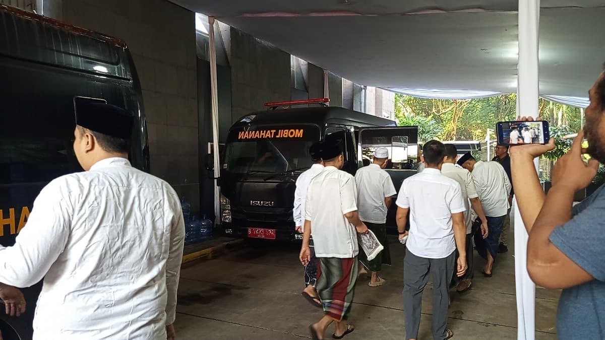 Puluhan Tahanan KPK Salat Iduladha di Gedung Merah Putih, Ada Gus Yaqut Hingga Bupati Sudewo Puluhan Tahanan KPK Salat Iduladha di Gedung Merah Putih, Ada Gus Yaqut Hingga Bupati Sudewo