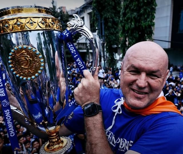 Bojan Hodak Blak-blakan Usai Bawa Persib 3 Kali Juara Beruntun, Singgung Persija dan Borneo Bojan Hodak Blak-blakan Usai Bawa Persib 3 Kali Juara Beruntun, Singgung Persija dan Borneo
