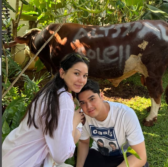 Potret Al Ghazali dan Alyssa Ajak Baby Soleil Kurban Sapi Potret Al Ghazali dan Alyssa Ajak Baby Soleil Kurban Sapi