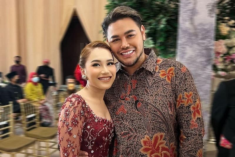 Ayu Ting Ting Pastikan Ivan Gunawan Tak Cemburu Lihat Kedekatannya dengan Kevin Gusnadi Ayu Ting Ting Pastikan Ivan Gunawan Tak Cemburu Lihat Kedekatannya dengan Kevin Gusnadi