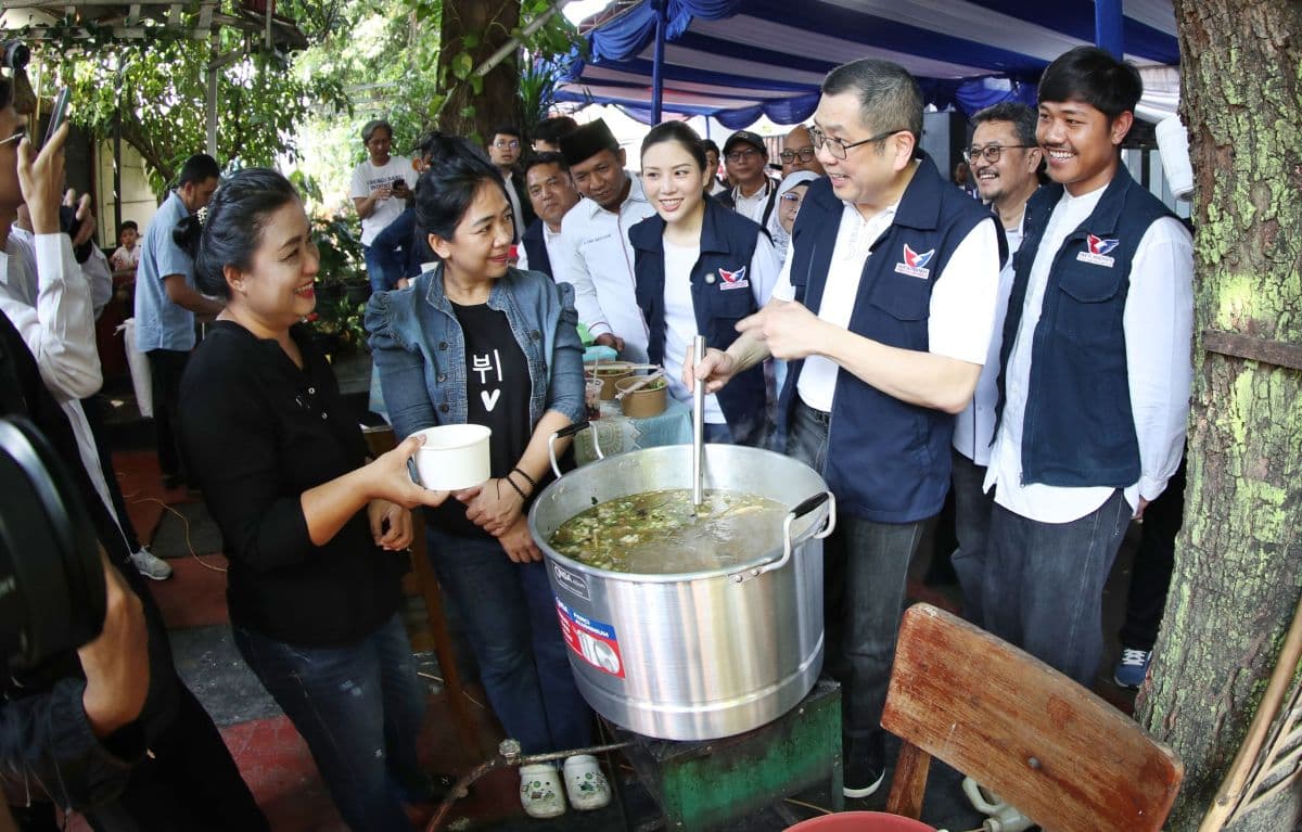 Perindo Gelar Kurban, Hary dan Angela Tanoesoedibjo Rayakan Iduladha Bersama Warga Paseban Perindo Gelar Kurban, Hary dan Angela Tanoesoedibjo Rayakan Iduladha Bersama Warga Paseban