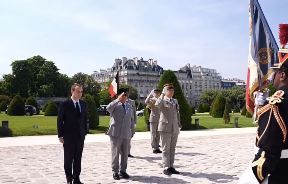Kunjungan Kenegaraan ke Prancis, Prabowo Jalani Upacara Penyambutan di Istana Elysee Kunjungan Kenegaraan ke Prancis, Prabowo Jalani Upacara Penyambutan di Istana Elysee