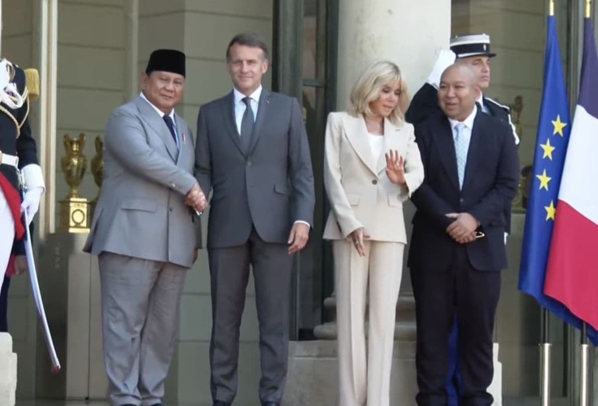 Macron Sambut Langsung Kedatangan Prabowo di Istana Elysee Macron Sambut Langsung Kedatangan Prabowo di Istana Elysee