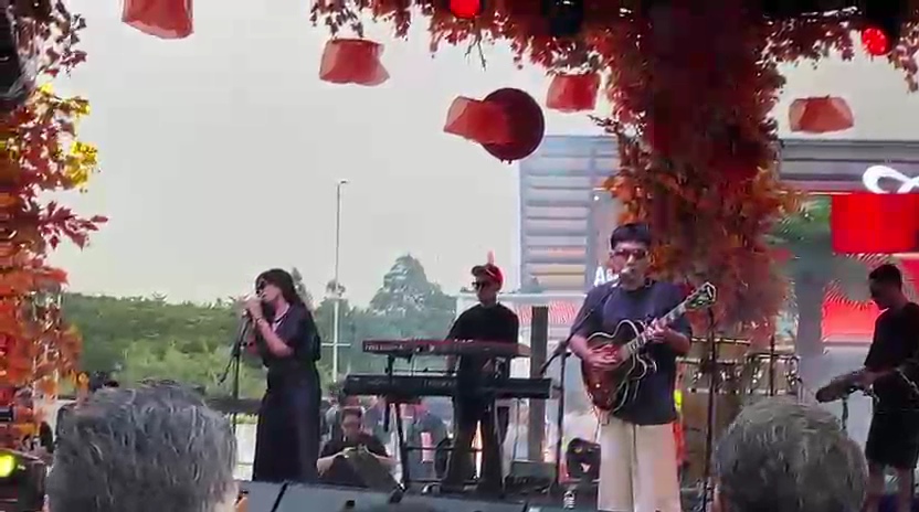 Hari Pertama Java Jazz Festival 2026 Pecah! Ribuan Penonton Padati Venue Sejak Sore Hari Pertama Java Jazz Festival 2026 Pecah! Ribuan Penonton Padati Venue Sejak Sore