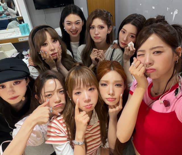 I.O.I Menangis Haru saat Promosi Comeback Reuni Selesai I.O.I Menangis Haru saat Promosi Comeback Reuni Selesai