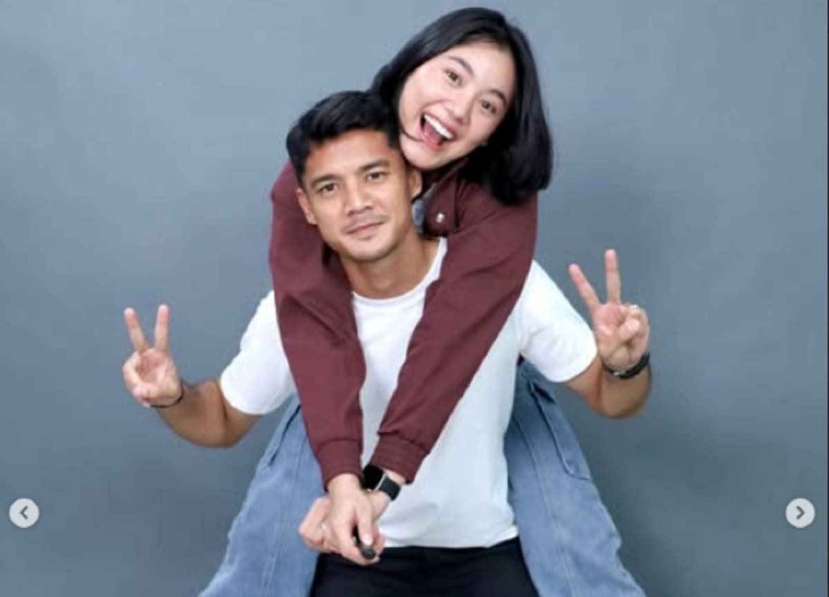 2 Pevoli Supercantik yang Menjalin Kisah Asmara dengan Pesepakbola Madura United, Nomor 1 Berstatus Prajurit TNI! 2 Pevoli Supercantik yang Menjalin Kisah Asmara dengan Pesepakbola Madura United, Nomor 1 Berstatus Prajurit TNI!