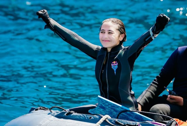 Aksi Prilly Latuconsina Jadi Tim Rescue Kompetisi Diving, Berjaga 2 Jam di Tengah Laut! Aksi Prilly Latuconsina Jadi Tim Rescue Kompetisi Diving, Berjaga 2 Jam di Tengah Laut!
