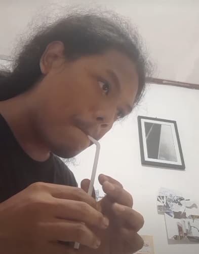 Viral! Pria Sulap Sedotan Bekas Jadi Suling, Netizen Takjub: Akhirnya Nemu Fungsi Sedotan Es Kopi Viral! Pria Sulap Sedotan Bekas Jadi Suling, Netizen Takjub: Akhirnya Nemu Fungsi Sedotan Es Kopi