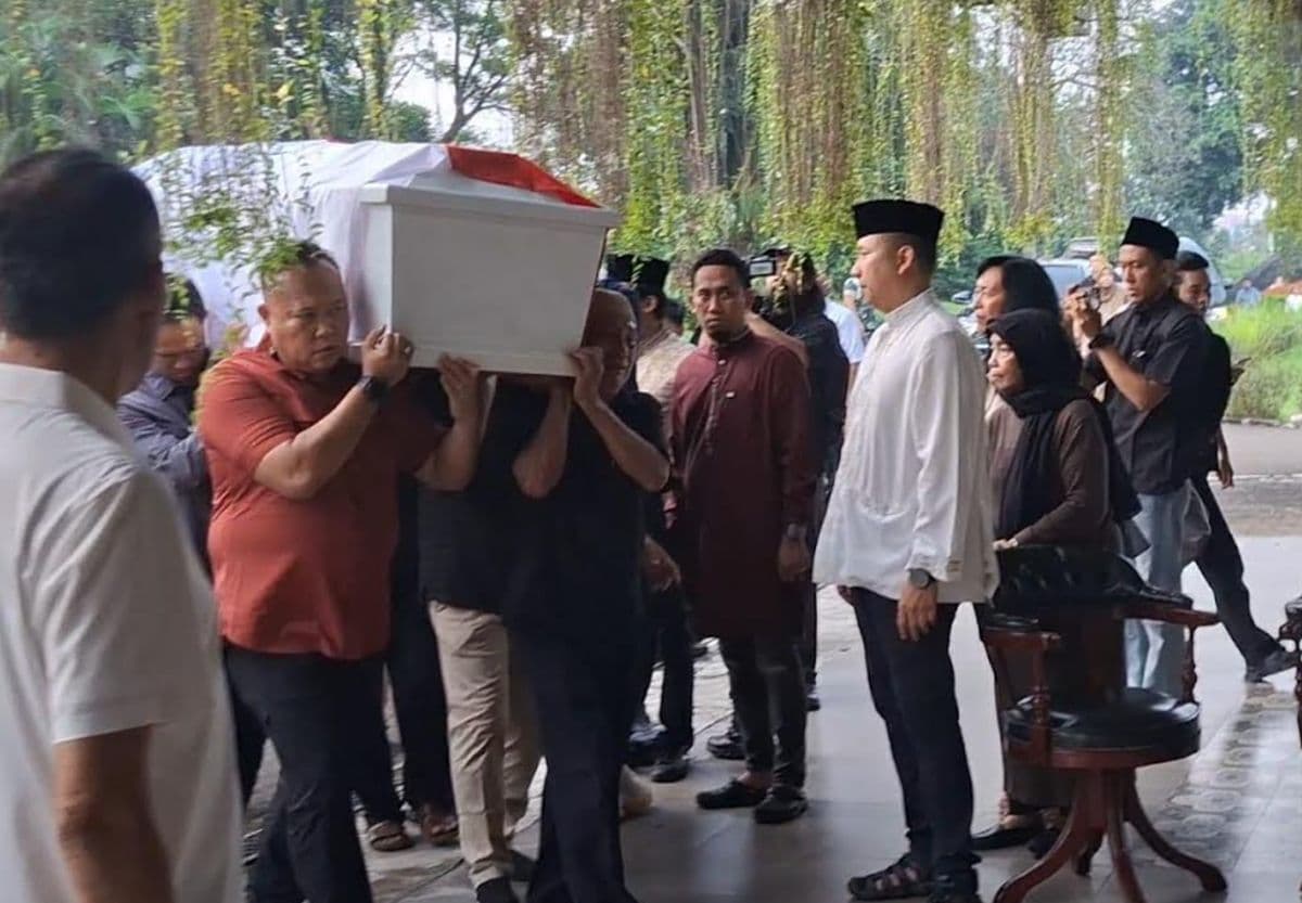 Jenazah Eks Menhan Ryamizard Ryacudu Tiba di Rumah Duka Cikeas Jenazah Eks Menhan Ryamizard Ryacudu Tiba di Rumah Duka Cikeas