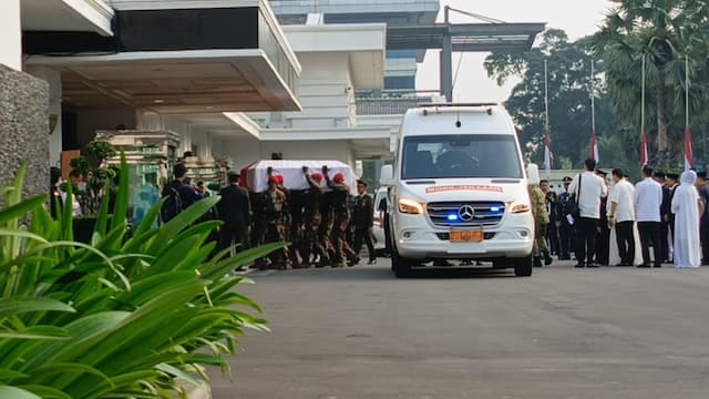 Sebelum Dimakamkan di TMP Kalibata, Jenazah Ryamizard Dibawa ke Kemhan Sebelum Dimakamkan di TMP Kalibata, Jenazah Ryamizard Dibawa ke Kemhan