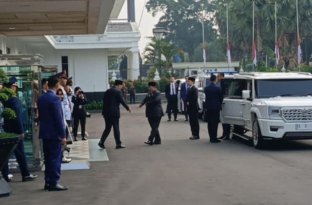 Prabowo Tiba di Kantor Kemhan Jelang Upacara Persemayaman Ryamizard Ryacudu Prabowo Tiba di Kantor Kemhan Jelang Upacara Persemayaman Ryamizard Ryacudu