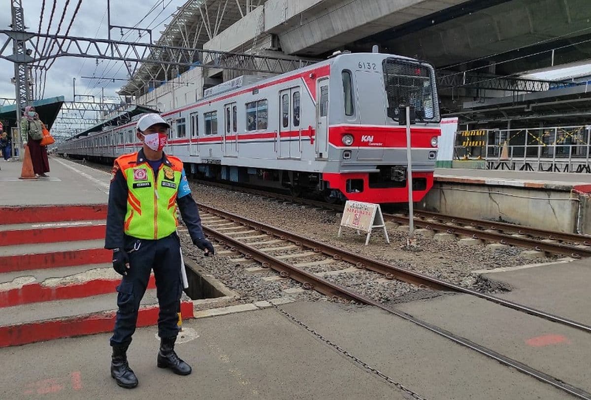 Puncak Arus Balik Iduladha, 41 Ribu Penumpang Tiba di Stasiun Daop 1 Jakarta Puncak Arus Balik Iduladha, 41 Ribu Penumpang Tiba di Stasiun Daop 1 Jakarta
