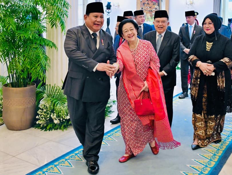 Makna Gandengan Tangan Prabowo dan Megawati saat Hari Lahir Pancasila Makna Gandengan Tangan Prabowo dan Megawati saat Hari Lahir Pancasila