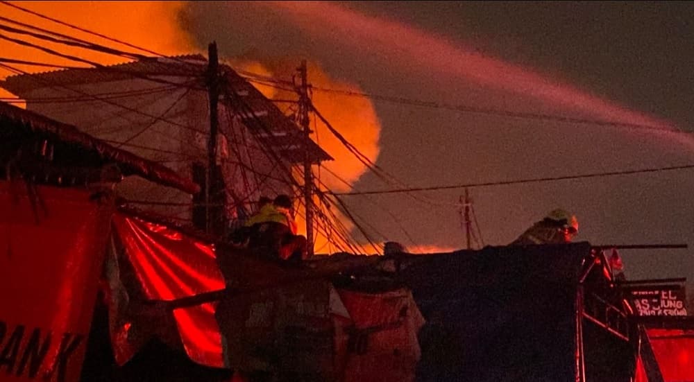Kebakaran Pasar Jiung Kemayoran Hancurkan 250 Bangunan, 500 Jiwa Terdampak Kebakaran Pasar Jiung Kemayoran Hancurkan 250 Bangunan, 500 Jiwa Terdampak
