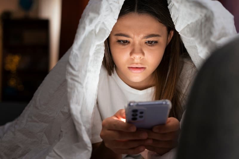 Bahaya Doom Scrolling sebelum Tidur, Ini Penjelasan Menkes Budi Bahaya Doom Scrolling sebelum Tidur, Ini Penjelasan Menkes Budi
