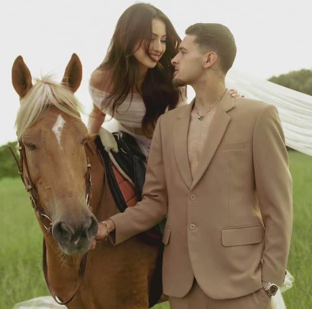 Bak Karakter AI, Visual Prewedding Jennifer Coppen dan Justin Hubner Naik Kuda Bikin Netizen Terpukau Bak Karakter AI, Visual Prewedding Jennifer Coppen dan Justin Hubner Naik Kuda Bikin Netizen Terpukau