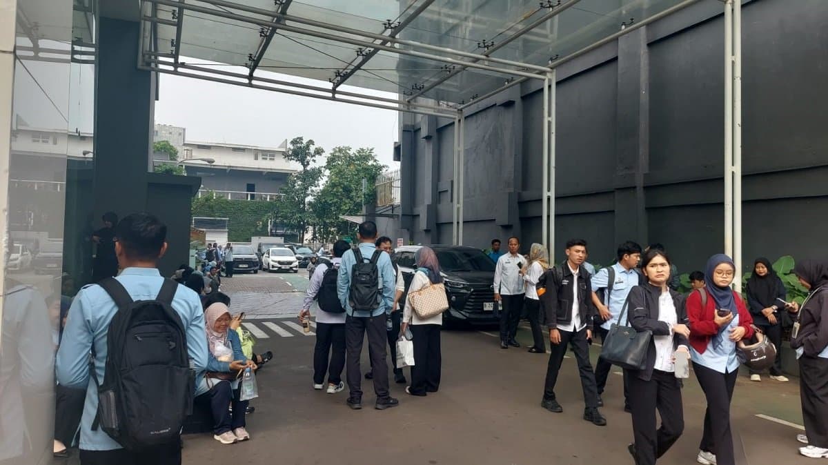 Kejagung Dikabarkan Geledah Kantor Badan Gizi Nasional, Karyawan Belum Diizinkan Masuk Kejagung Dikabarkan Geledah Kantor Badan Gizi Nasional, Karyawan Belum Diizinkan Masuk