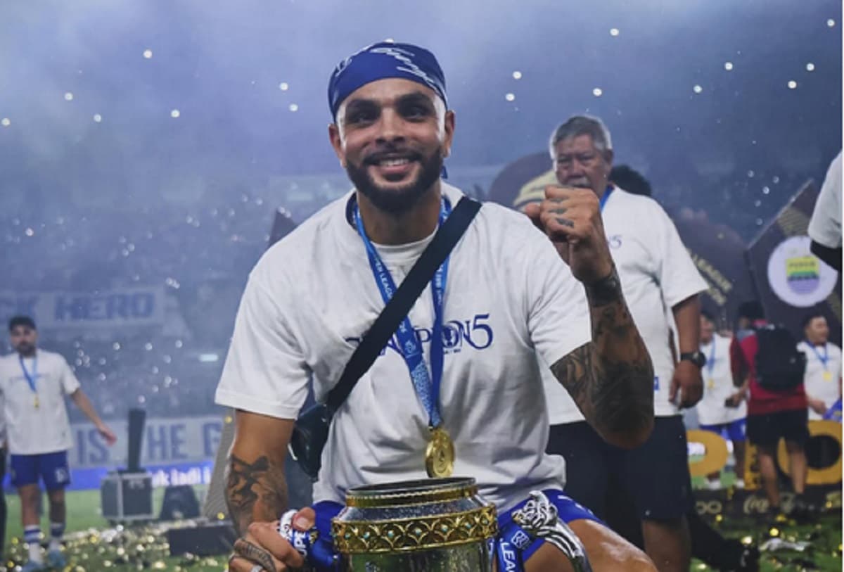 Resmi Tinggalkan Persib Bandung, Layvin Kurzawa: I Love You Bobotoh! Resmi Tinggalkan Persib Bandung, Layvin Kurzawa: I Love You Bobotoh!