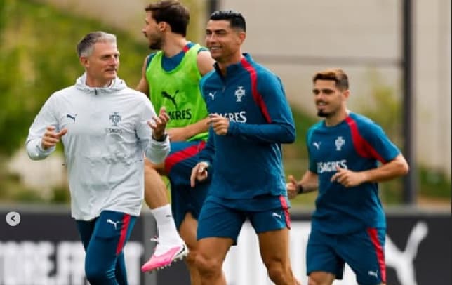 Full Senyum, Cristiano Ronaldo Latihan Bareng Skuad Portugal Jelang Piala Dunia 2026 Full Senyum, Cristiano Ronaldo Latihan Bareng Skuad Portugal Jelang Piala Dunia 2026