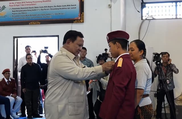Siswa Sekolah Rakyat Curhat ke Prabowo: Pernah Diejek hingga Tak Mau Sekolah Siswa Sekolah Rakyat Curhat ke Prabowo: Pernah Diejek hingga Tak Mau Sekolah