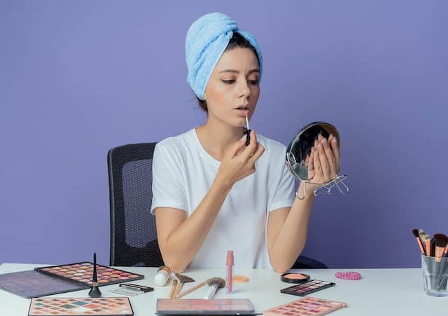6 Produk Hybrid Makeup yang Wajib Kamu Coba, Praktis Nggak Makan Waktu 6 Produk Hybrid Makeup yang Wajib Kamu Coba, Praktis Nggak Makan Waktu