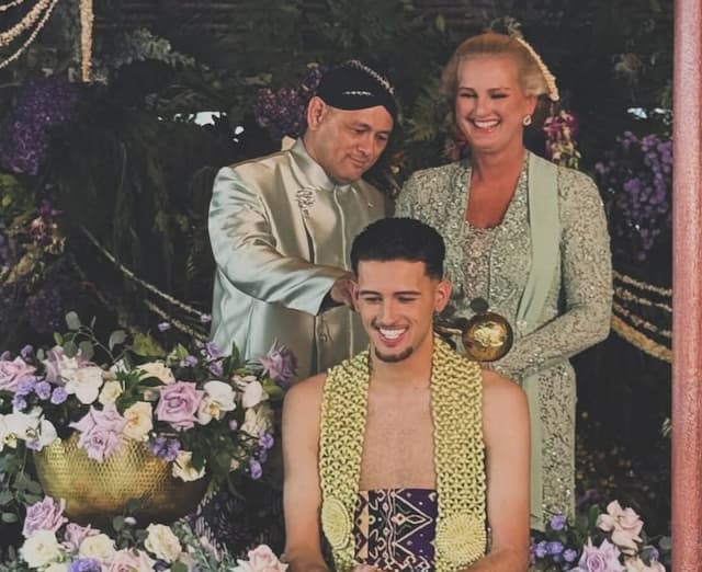 Potret Gagah Justin Hubner Jalani Siraman hingga Pengajian Jelang Nikahi Jennifer Coppen, Kental Budaya Indonesia Potret Gagah Justin Hubner Jalani Siraman hingga Pengajian Jelang Nikahi Jennifer Coppen, Kental Budaya Indonesia
