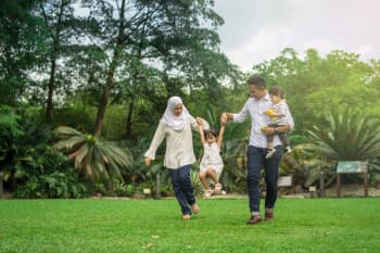 Survei : Wisata Berkelompok Kembali <i>Ngetren</i> di 2023, Traveler Indonesia Suka Liburan Keluarga
