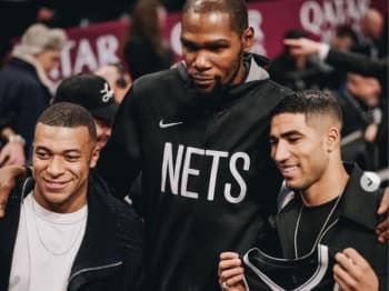 Dihadiahi Jersey Brooklyn Nets oleh Kevin Durant, Kylian Mbappe dan Achraf Hakimi Kegirangan
