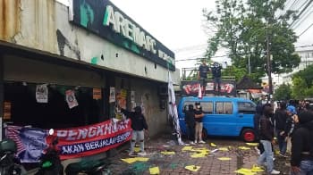 Manajemen Arema FC Pertimbangkan Bubarkan Klub Setelah Demonstrasi Aremania Berakhir Ricuh