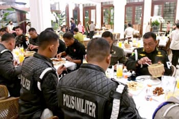 Biasanya Nasi Kotak, Para Pengawal Kini Makan Bareng Jokowi dan Iriana