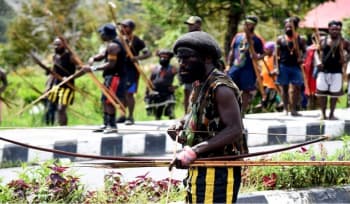 5 Fakta Warga Lawan KKB Teroris Papua, Andalkan Panah!