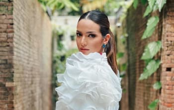 Penampilan Nia Ramadhani Tanpa Makeup Pakai Dress Putih, Netizen: Cantik Daripada Cleopatra!