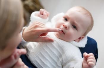 Belajar dari Baby Moana, Apa Penyebab Anak Lambat Tumbuh Gigi Susu?