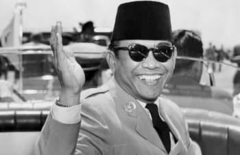 Kisah Sukarno Kencing di Pesawat Rongsok, Menyembur ke Seluruh Ruangan