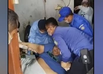 Viral Pria Berbobot 300 Kg Dievakuasi ke Rumah Sakit, Tak Mampu Berjalan Sendiri!
