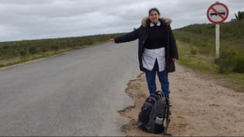 Kisah Guru yang Menumpang Perjalanan Pulang-Pergi 200 Km untuk Mengajar 2 Siswanya