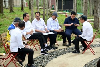 Momen Jokowi Sarapan Bareng Menteri di Kawasan IKN