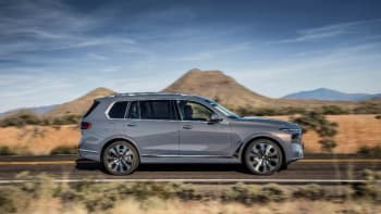 Ribuan Mobil Mewah BMW Recall, Airbag Bagian Kaki Alami Kendala