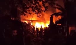 Kebakaran Hebat Melahap Gudang Pengepul Plastik di Bogor