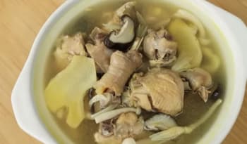 Resep Sup Ayam Kelapa ala Devina Hermawan, Makanan Khas Tiongkok yang Sangat Gurih