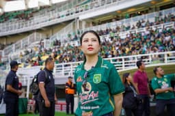 Piala Dunia U-17 2023: Kenakan Jersey Persebaya Surabaya, Wamenparekraf Angela Tanoesoedibjo Tinjau Stadion Gelora Bung Tomo