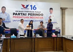 Kejutan Ultah di DPP Partai Perindo, HT : Terus Semangat untuk Indonesia Sejahtera