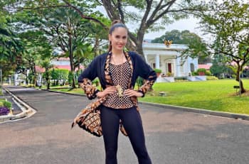 5 Inspirasi Batik ala Artis Indonesia dari Cinta Laura hingga Prilly Latuconsina