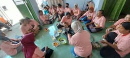 Buka Peluang Bisnis, Relawan Ganjar Latih Emak-Emak di Kediri Bikin Camilan